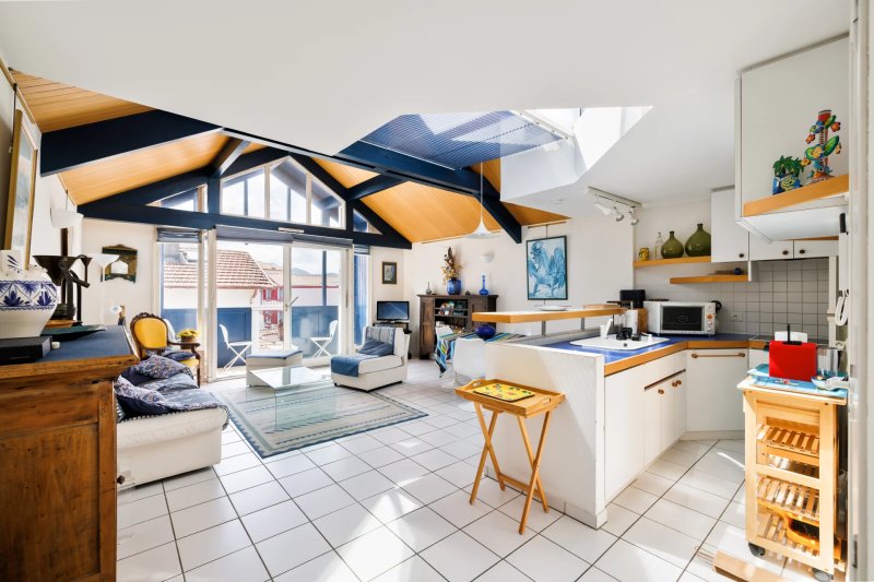 SAINT JEAN DE LUZ - COEUR DE VILLE, APPARTEMENT TRAVERSANT