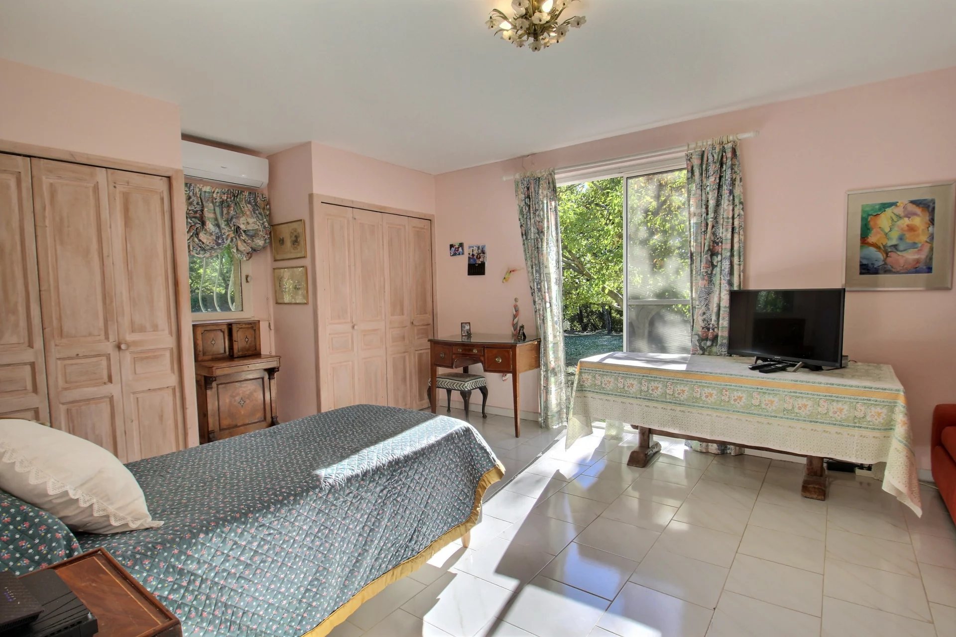 Single-storey villa with studio - Fayence