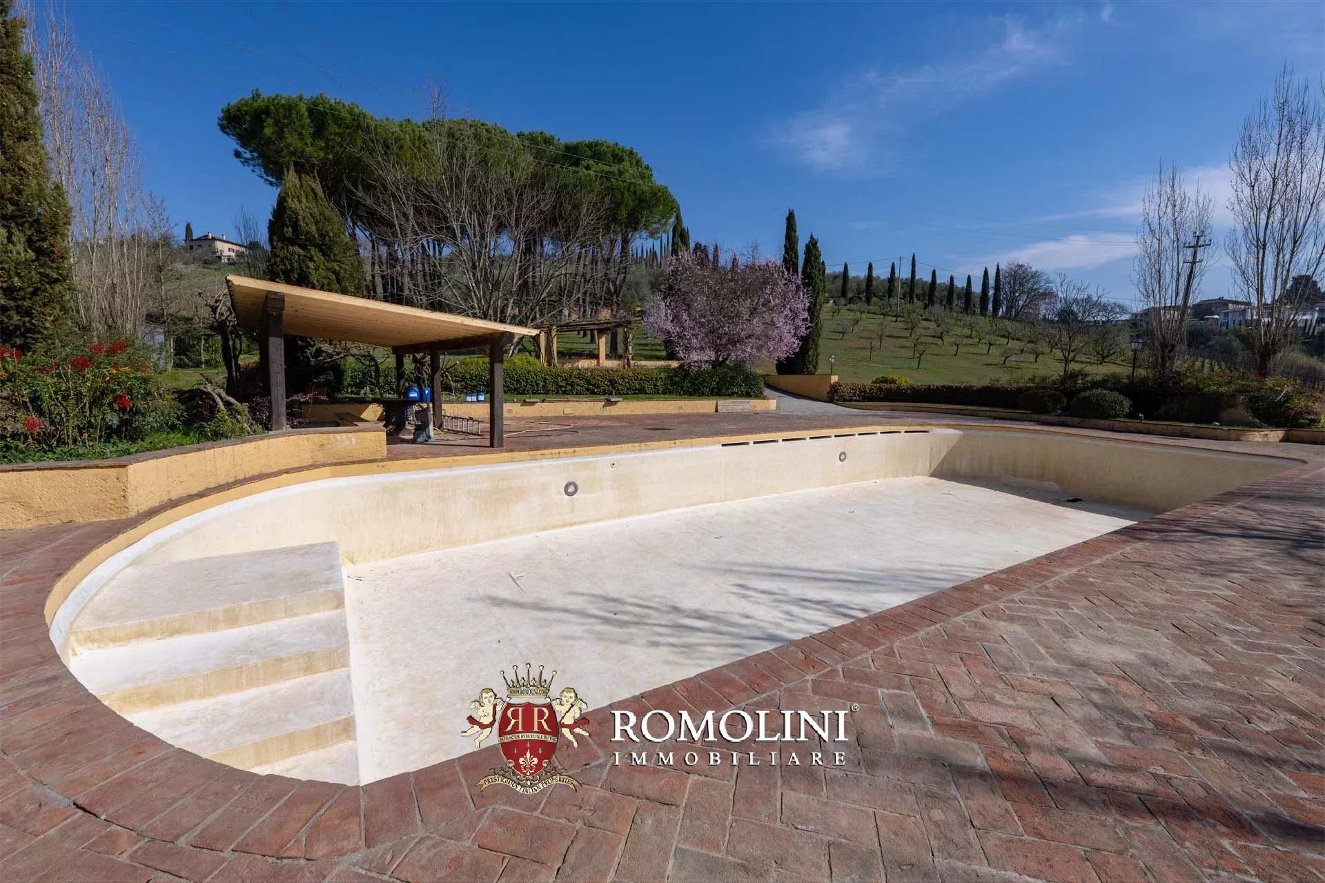 10 Bedroom Villa/Townhouse's Image 19
