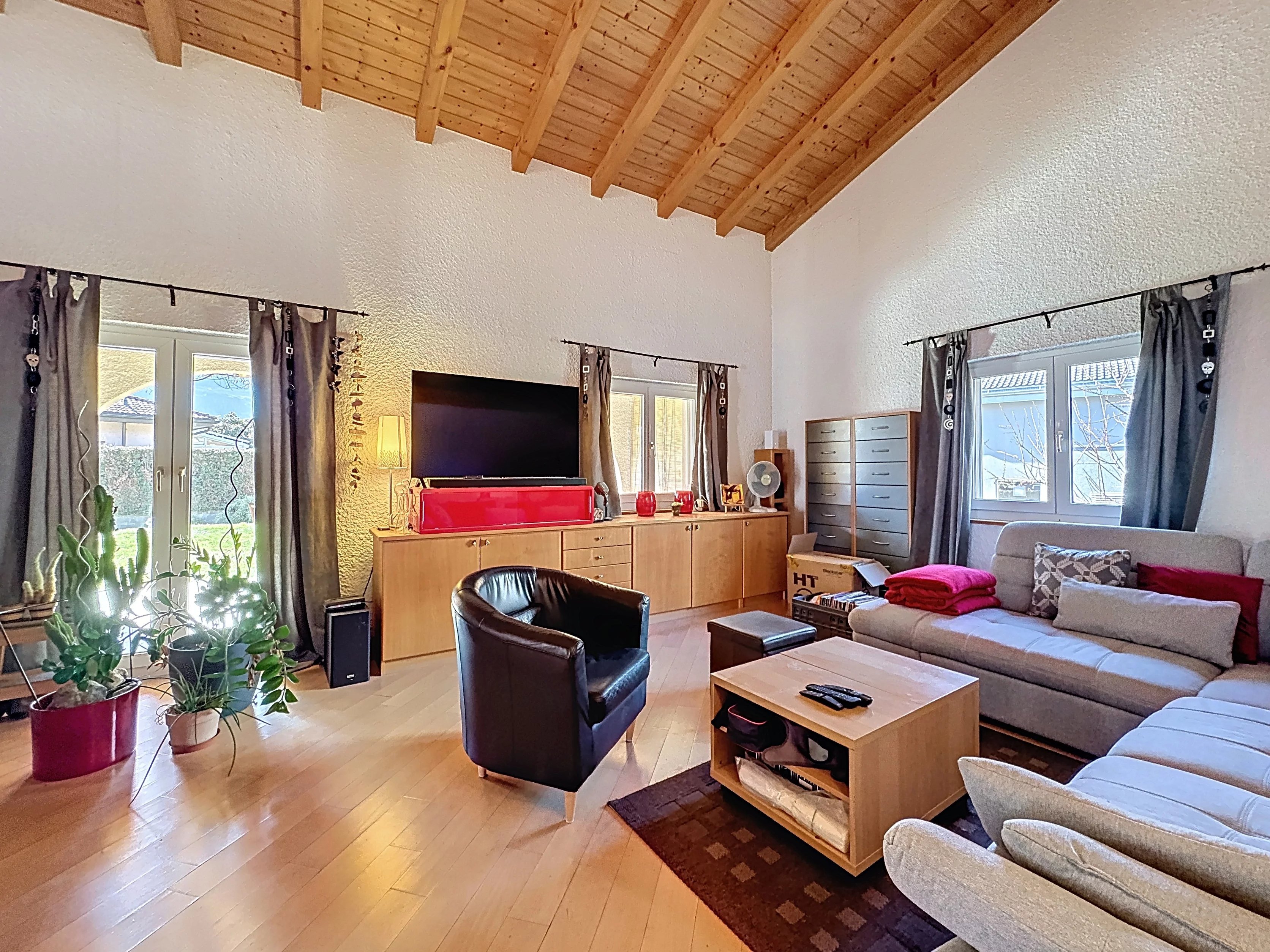 Spacieuse villa au calme, terrasse et jacuzzi