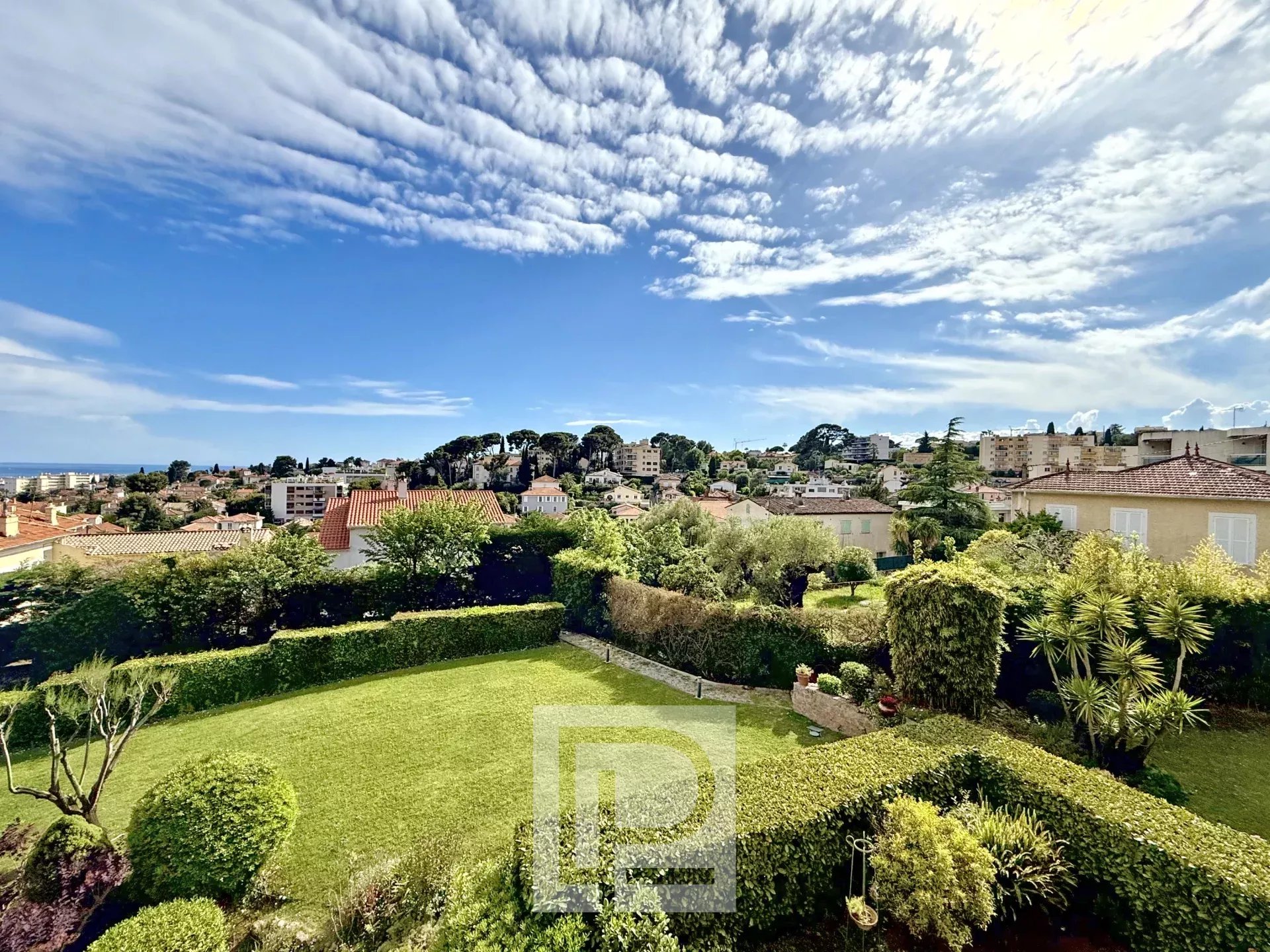 Le Cannet Europe - Completely renovated apartment with beautiful view