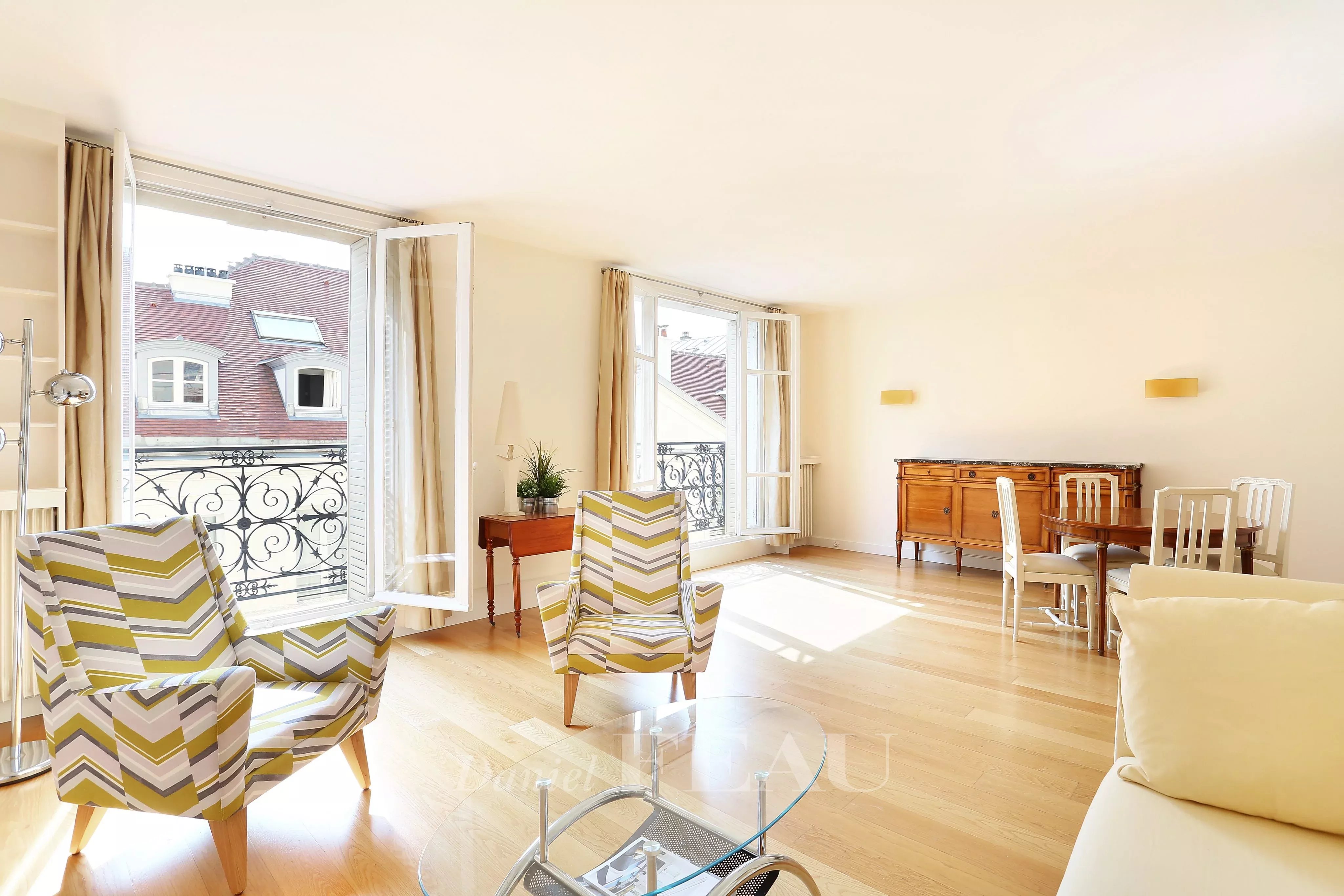 Living-room Natural light Wooden floor