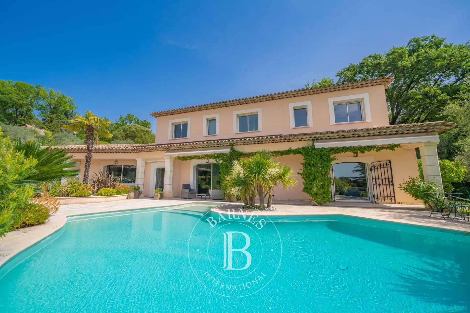 Mougins, elegant bastide, with village view - picture 4