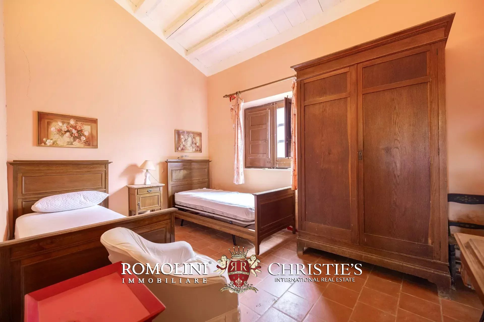 8 Bedroom Villa/Townhouse's Image 42