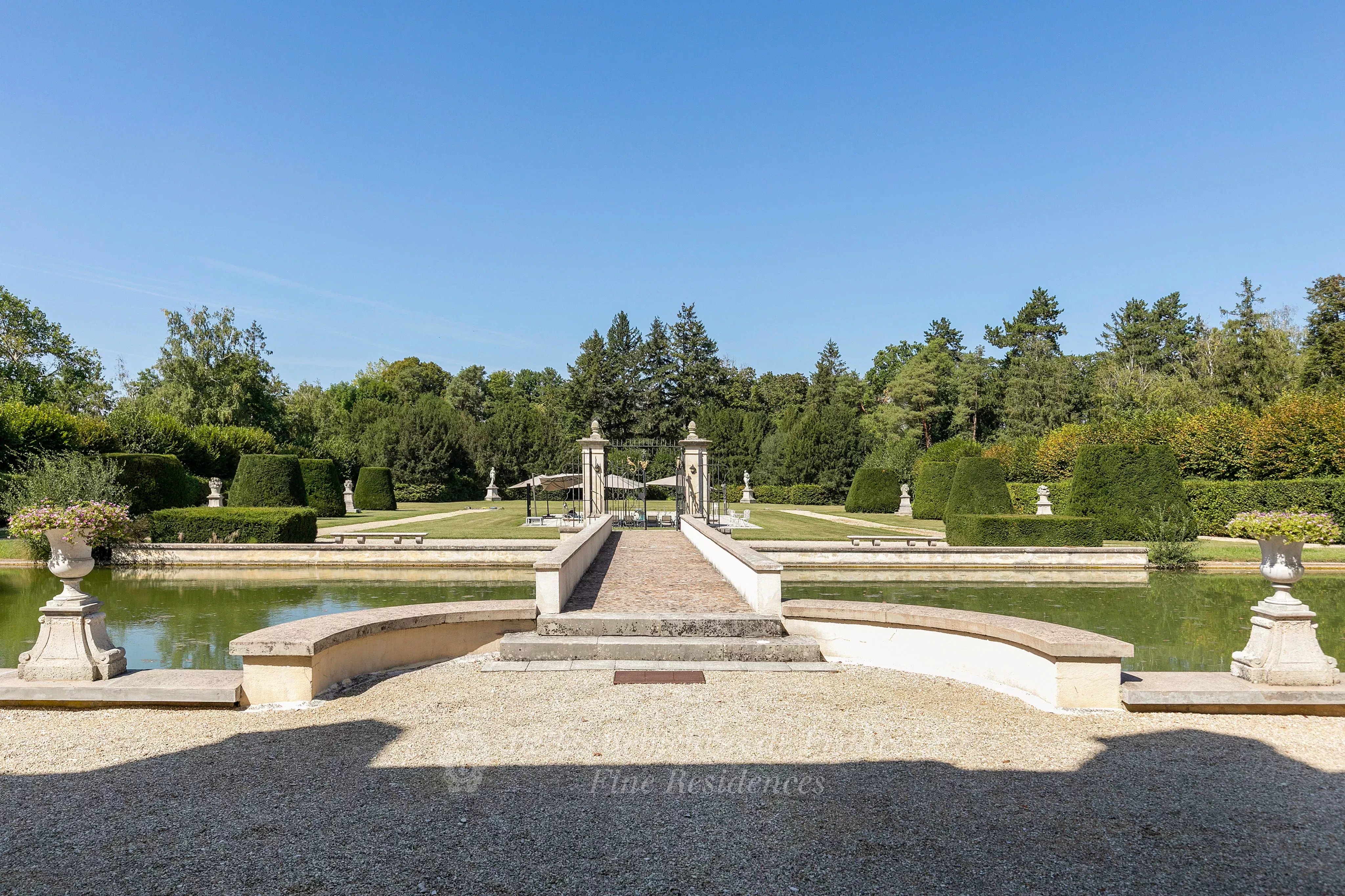 Auxerre – A magnificent 18th century château surrounded by water and set in 5.5 hectares of French Gardens and woodland