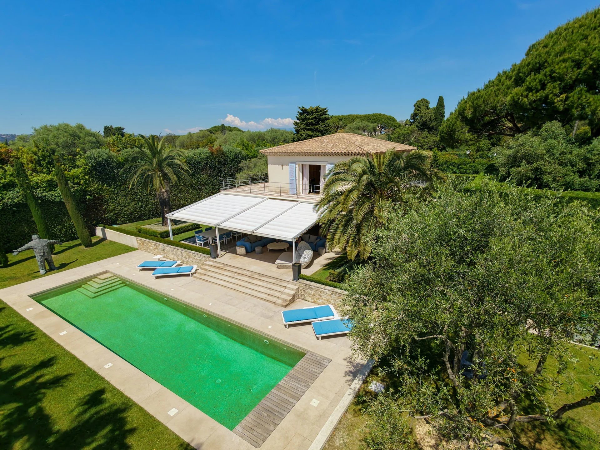 Cap d’Antibes — West Side Elegant Villa in a Private Gated Estate