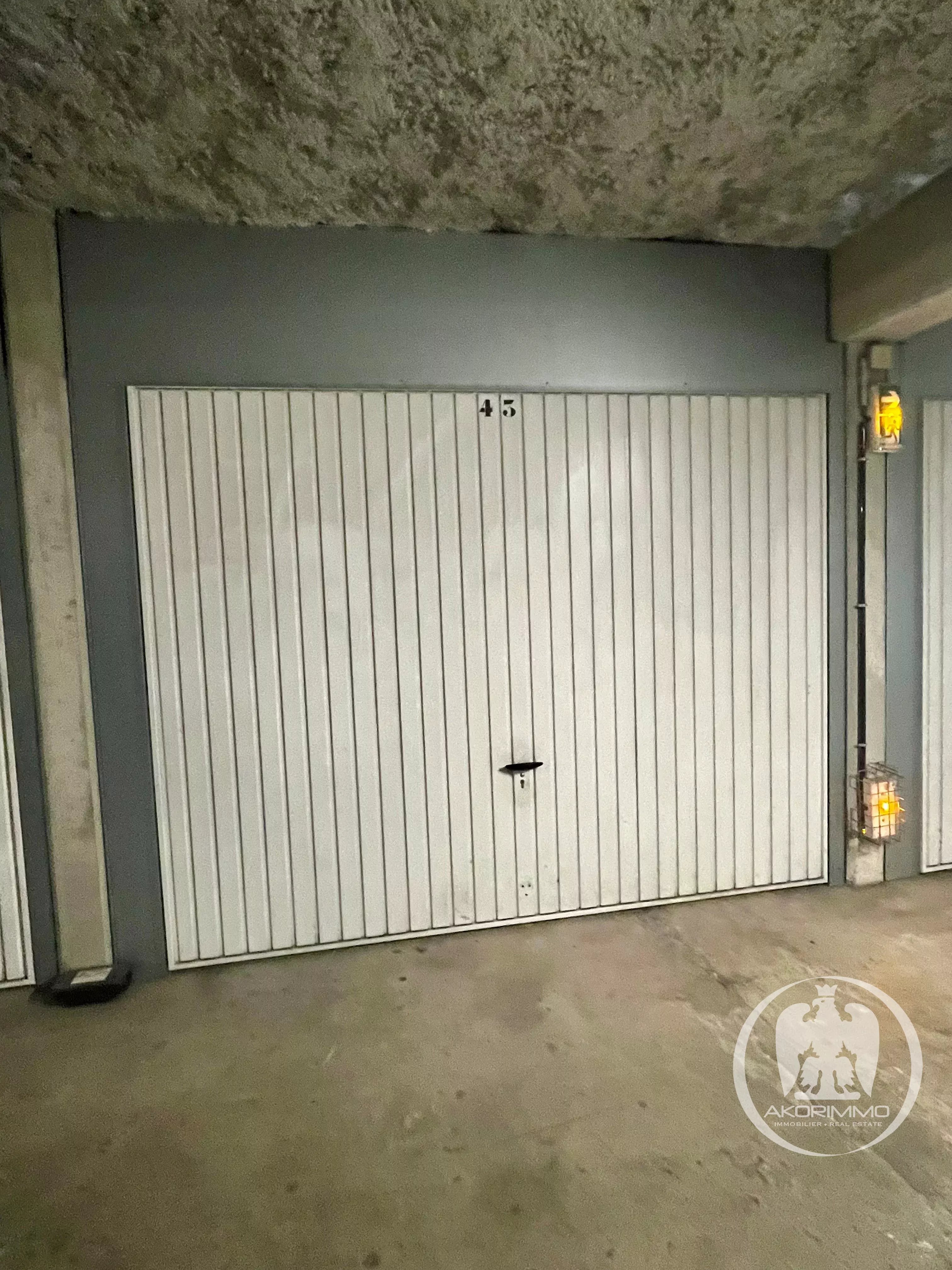 <span class='fw-semibold text-nowrap'>Garaje/Parking</span>  - <span class='text-nowrap'>14.0 m²</span> - <span class='text-nowrap'> <span class='fw-semibold'>29.000 €</span></