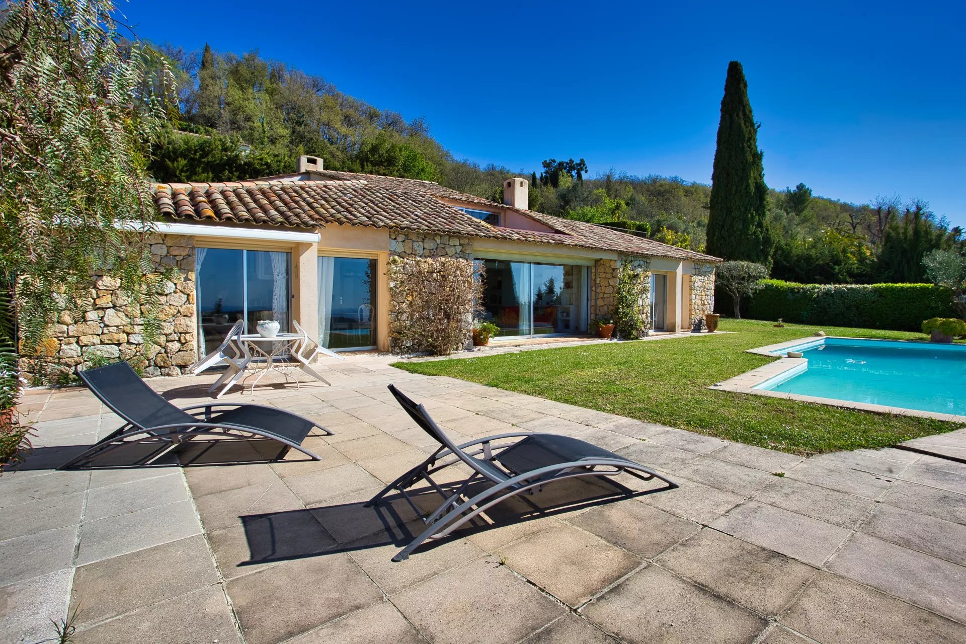 Sulla Costa Azzurra, Vence magnifica villa con vista panoramica sul mare