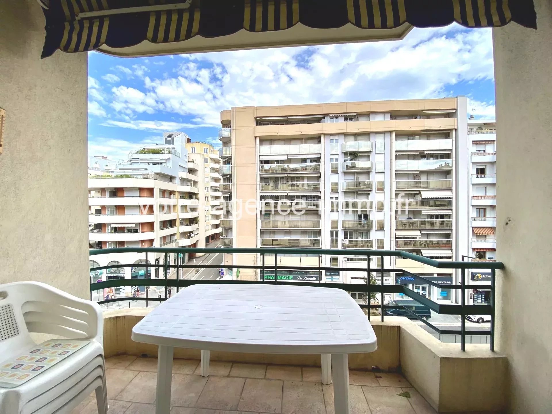 Nice-Promenade / Location meublé 3p avec 2 balcons à 1099€/mois