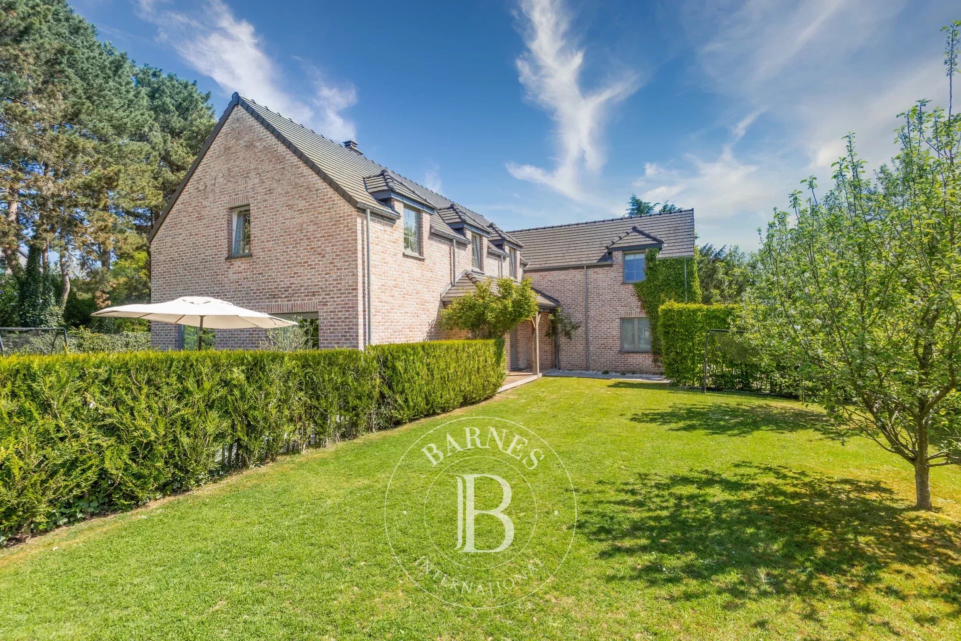 Charming 2012 villa in a quiet neighborhood