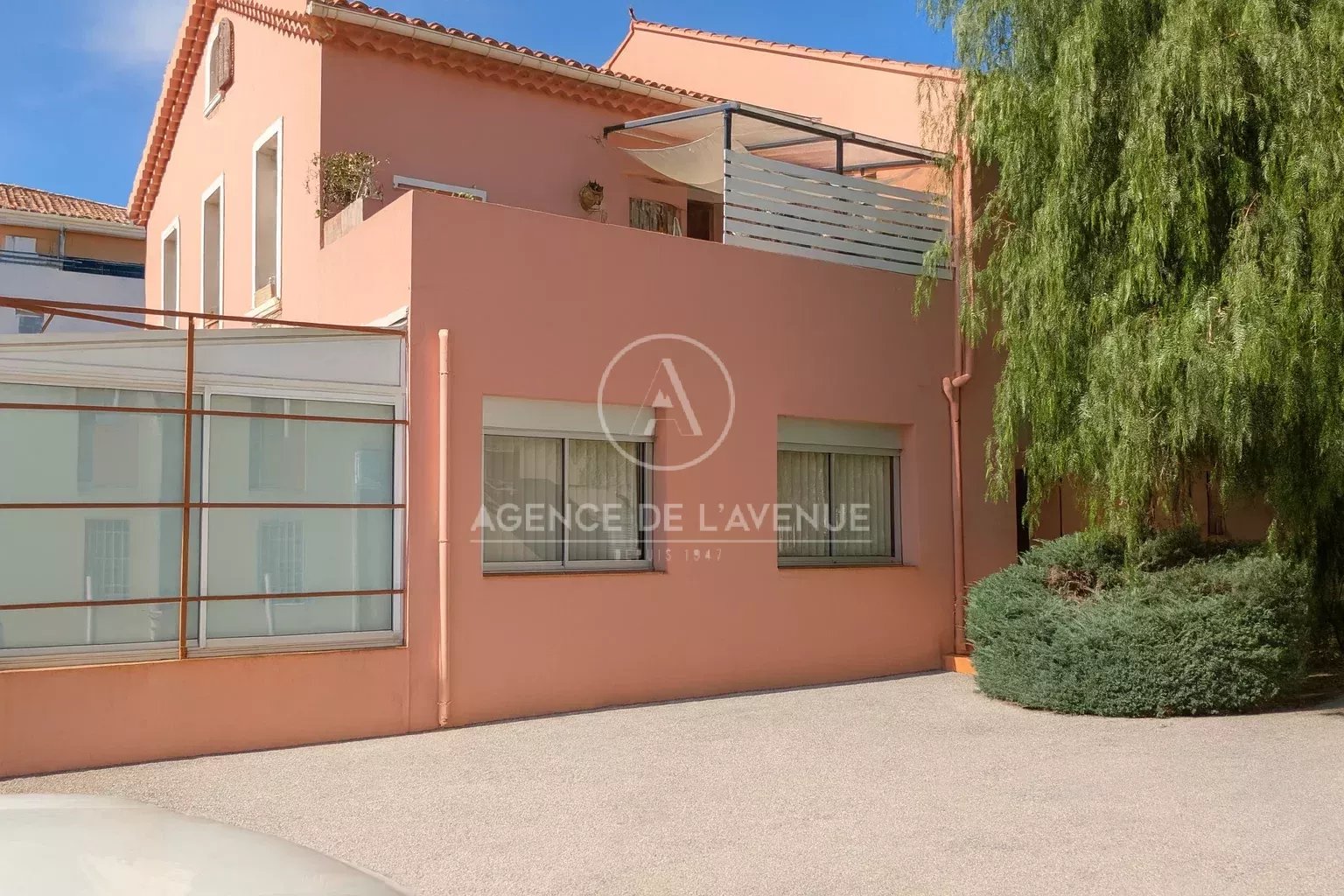 Agence immobilière de 