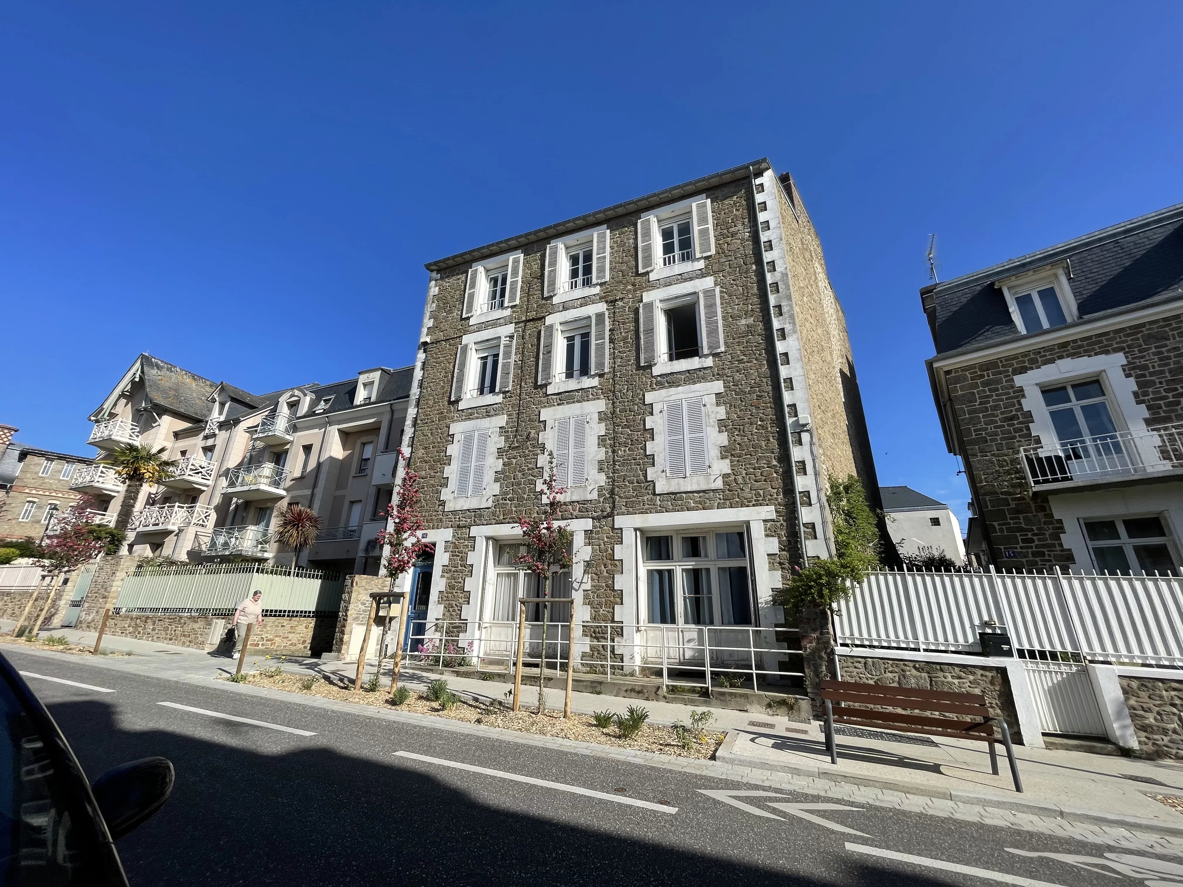 DINARD – À 100 m de la plage : un appartement d’exception