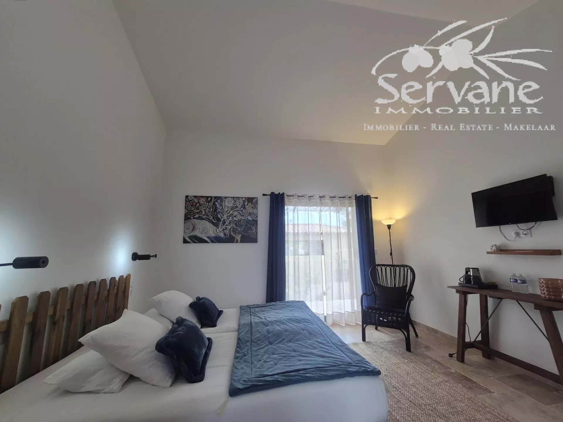 Villa and 4 gites in Cotignac, unique layout with pool house and pool