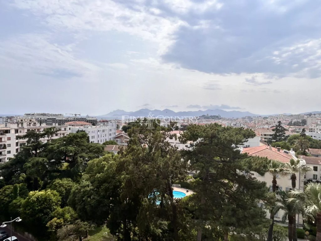 Apartment for sale in Cannes — Apartment 3/4 room for sale in Cannes with sea views