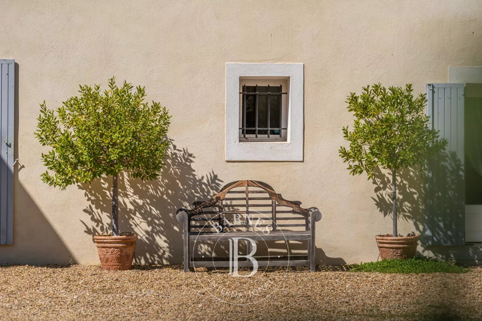 LOURMARIN - PROPERTY - 5 BEDROOMS - SWIMMING POOL - PARK OF 6.5 HA - picture 14