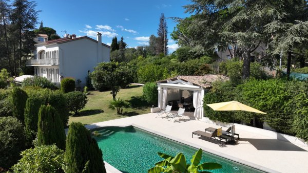 Sea View Villa for Sale in Prime Location with Pool House — photo 1