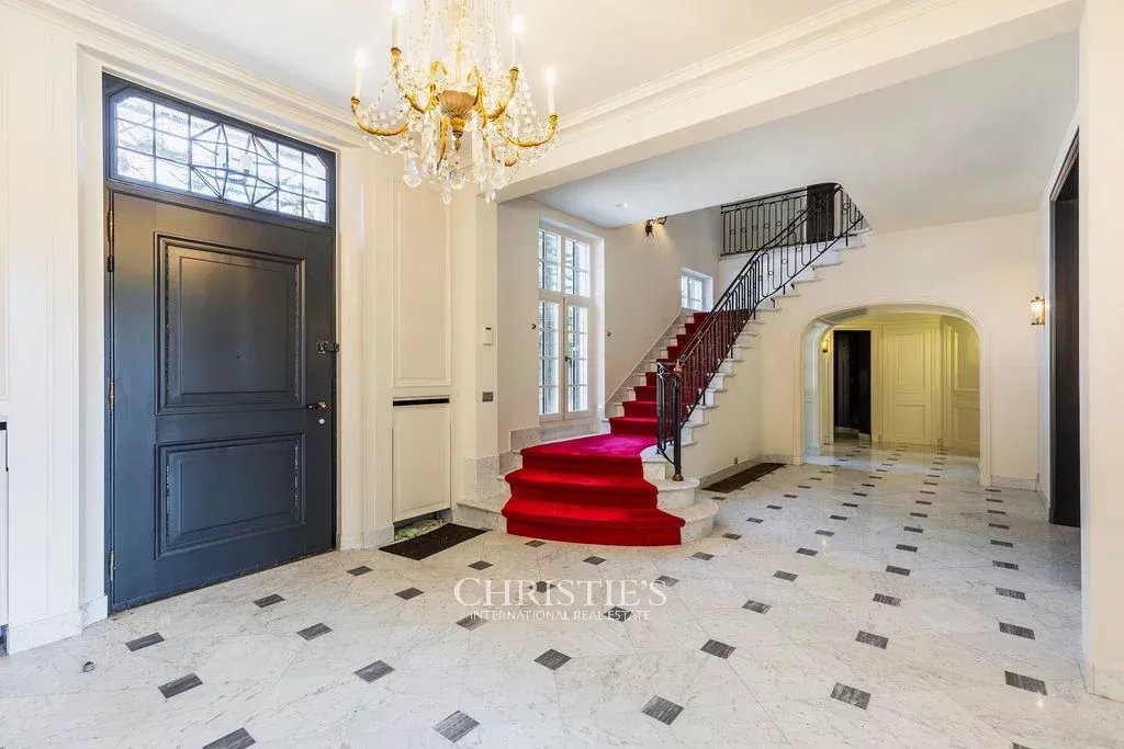 Manoirwijk – Charmante villa op een achterliggend perceel van 55 are