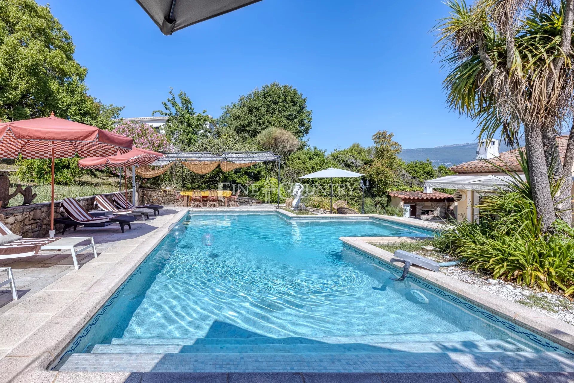 Photo of For sale  Villa in Valbonne - Panoramic view