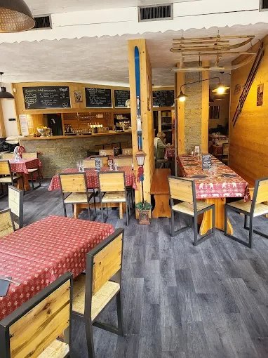 RESTAURANT FRONT DE NEIGE  STATION ALTITUDE — photo 15