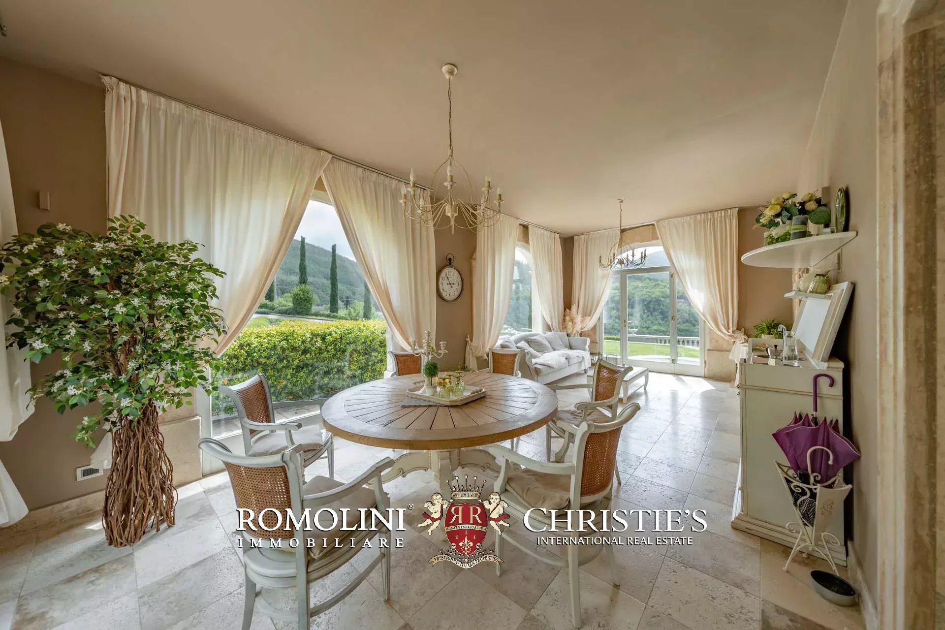 10 Bedroom Villa/Townhouse's Image 15