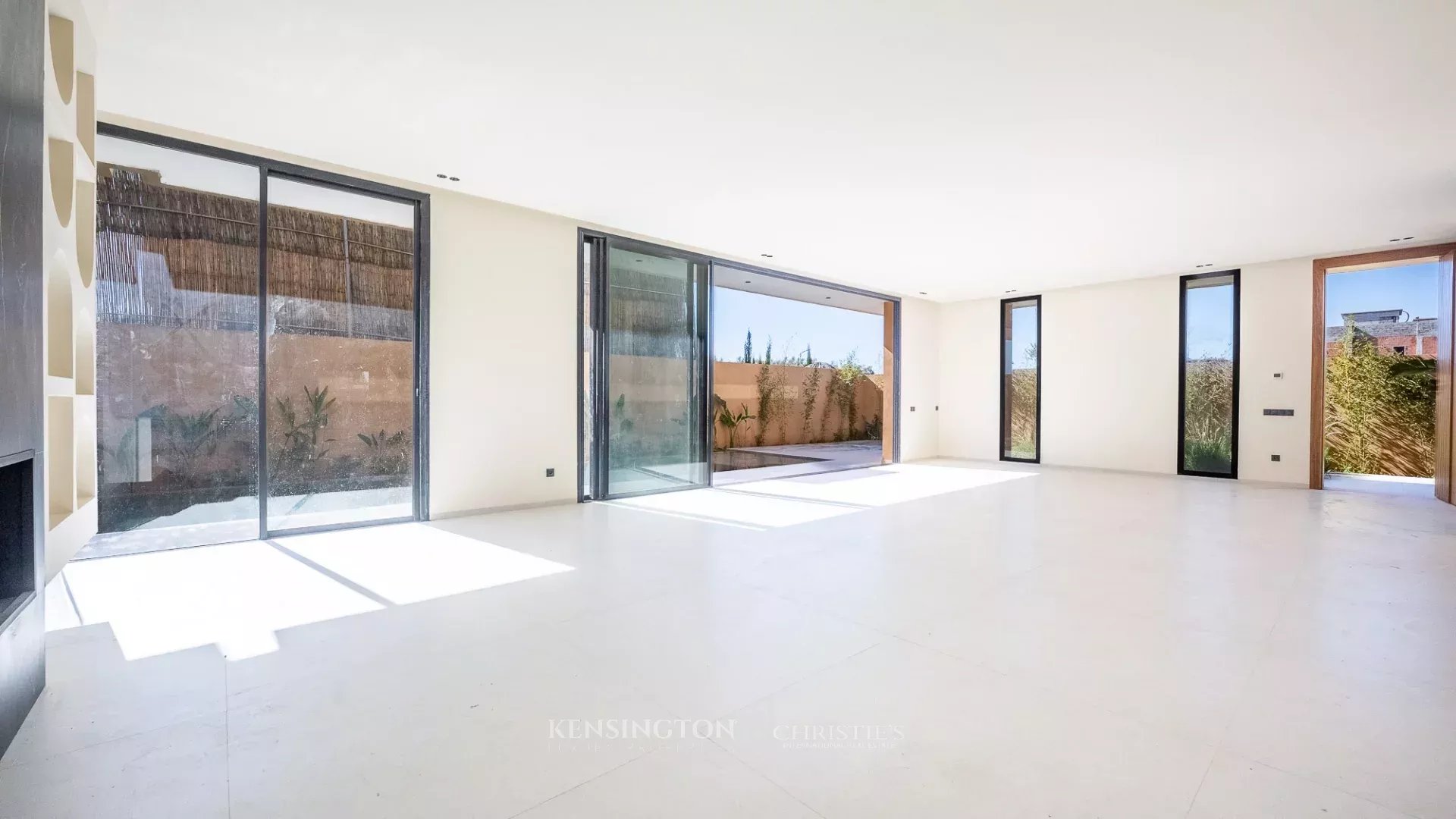 5 Bedroom Villa/Townhouse's Image 3