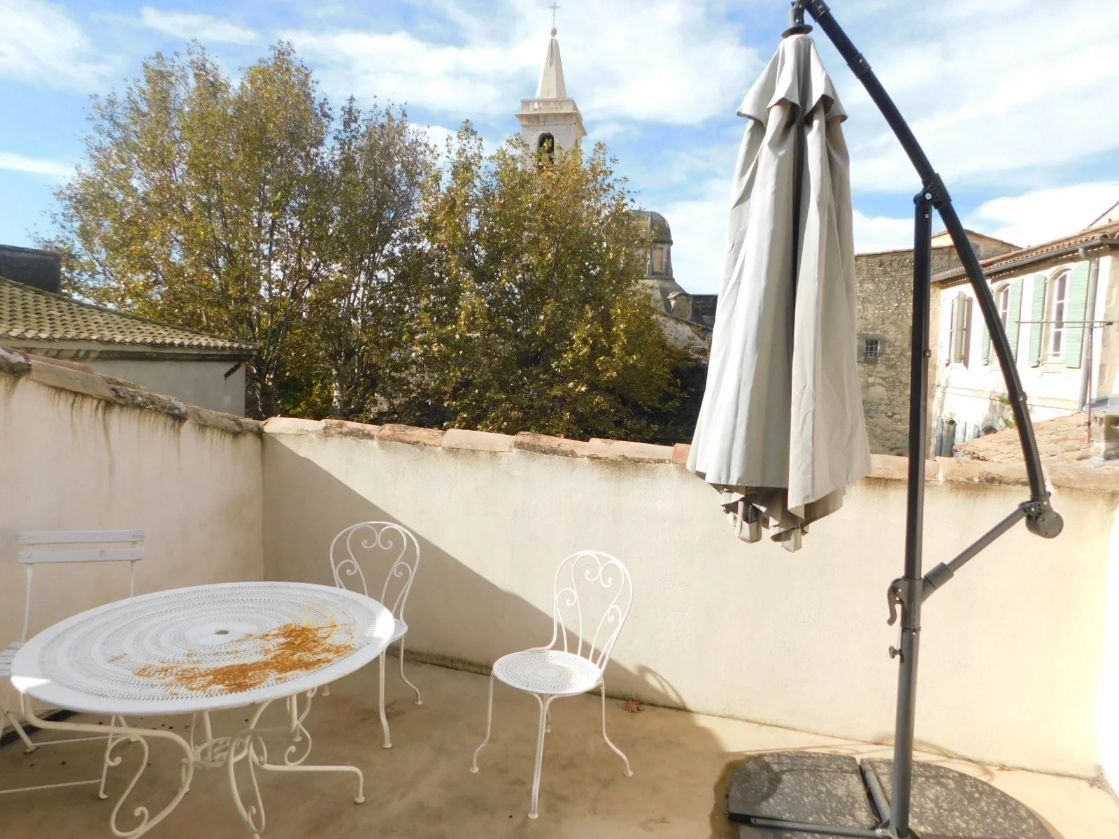 LOCATION -SUPERBE APPARTEMENT AVEC TERRASSE CENTRE ANCIEN