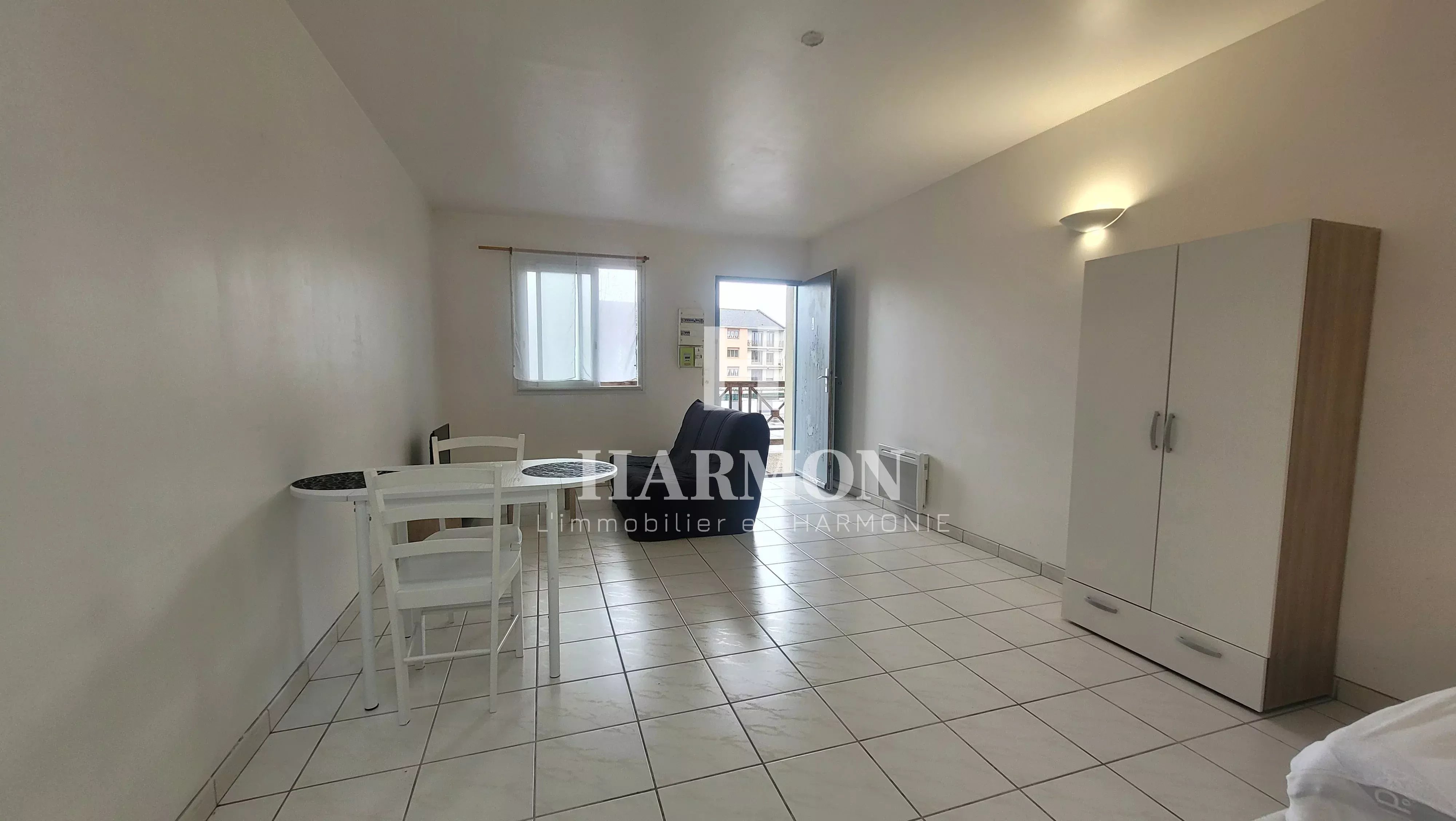 Harmon for sale: studio lots near the center of Orthez!