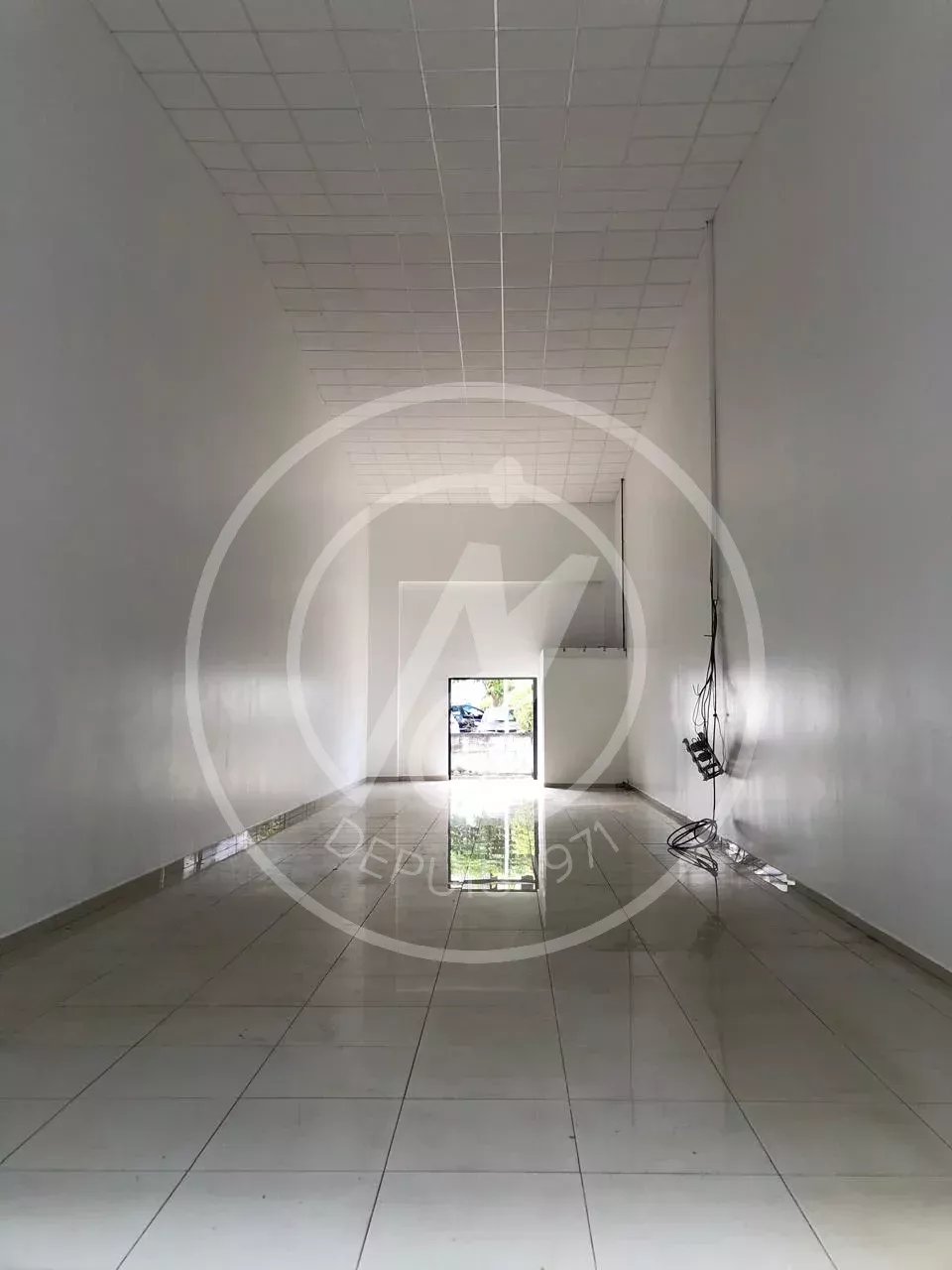 À louer 112m2  Local commercial ou bureau à Baie-Mahault