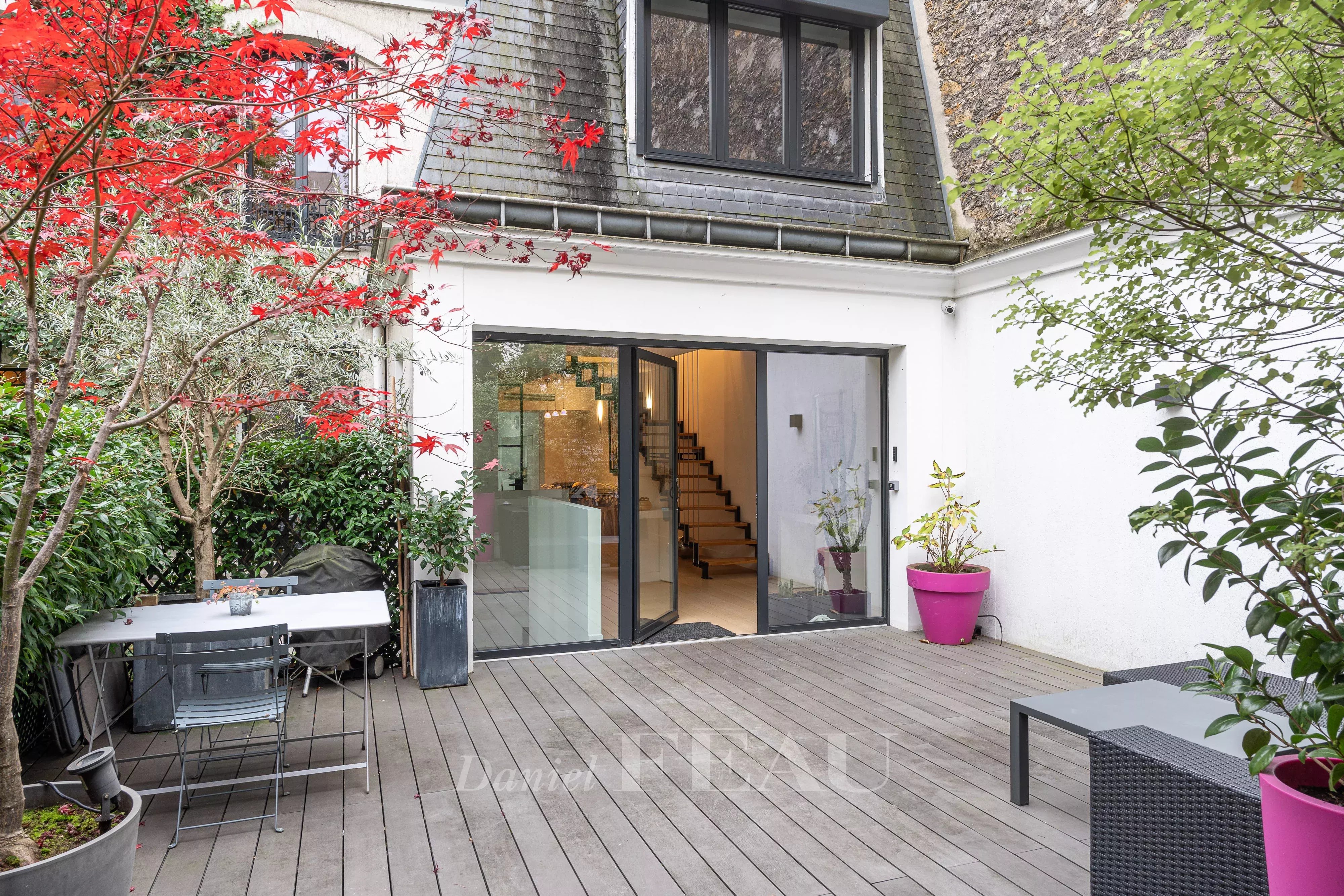 Exclusivité - Neuilly Pasteur - Maison esprit loft quatre chambres