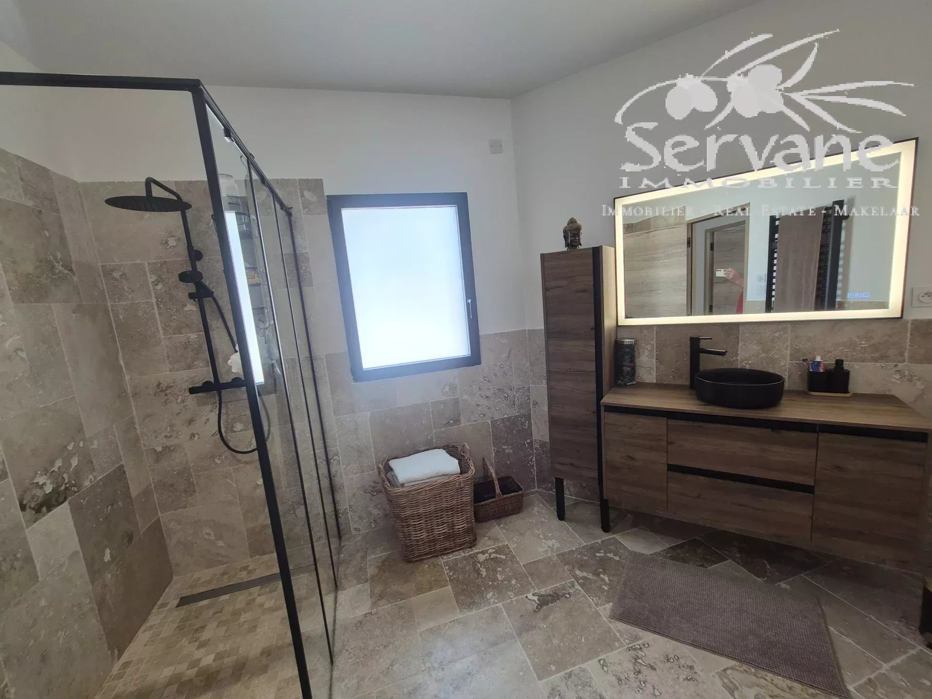 Villa and 4 gites in Cotignac, unique layout with pool house and pool