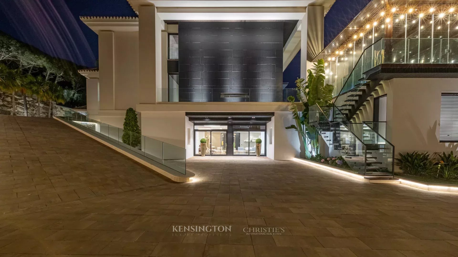 4 Bedroom Villa/Townhouse's Image 101