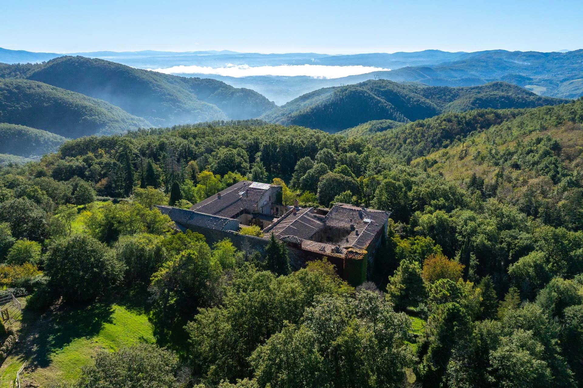 SANIERUNGSBEDÃœRFTIGE MITTELALTERLICHE ABTEI ZU VERKAUFEN IM CHIANTI, TOSKANA