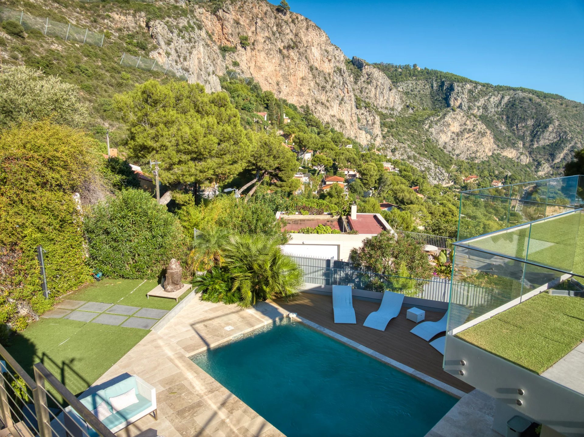 Éze Bord de mer  - Villa 220 m2, terrain 800 m2, piscine, garage