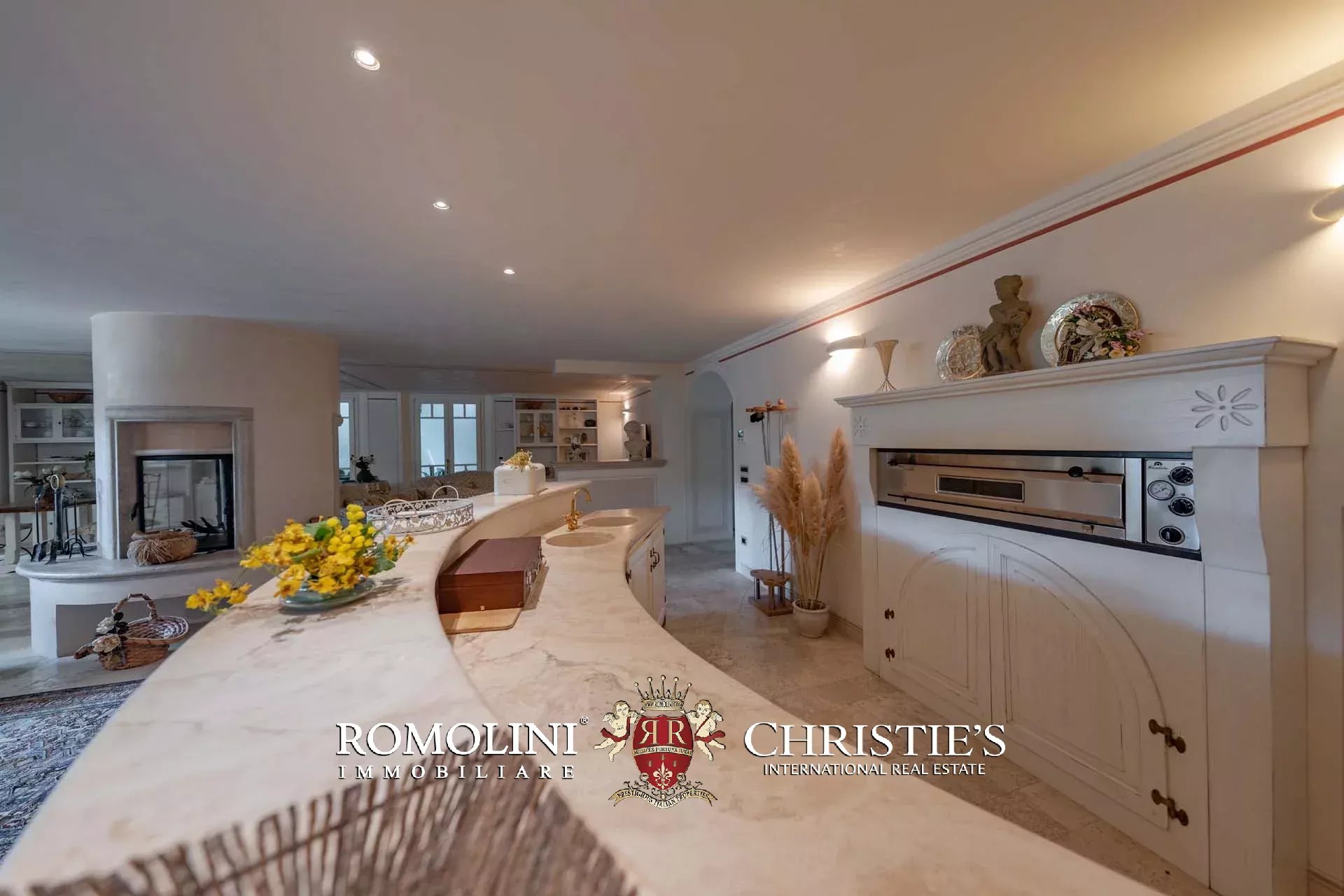 10 Bedroom Villa/Townhouse's Image 77