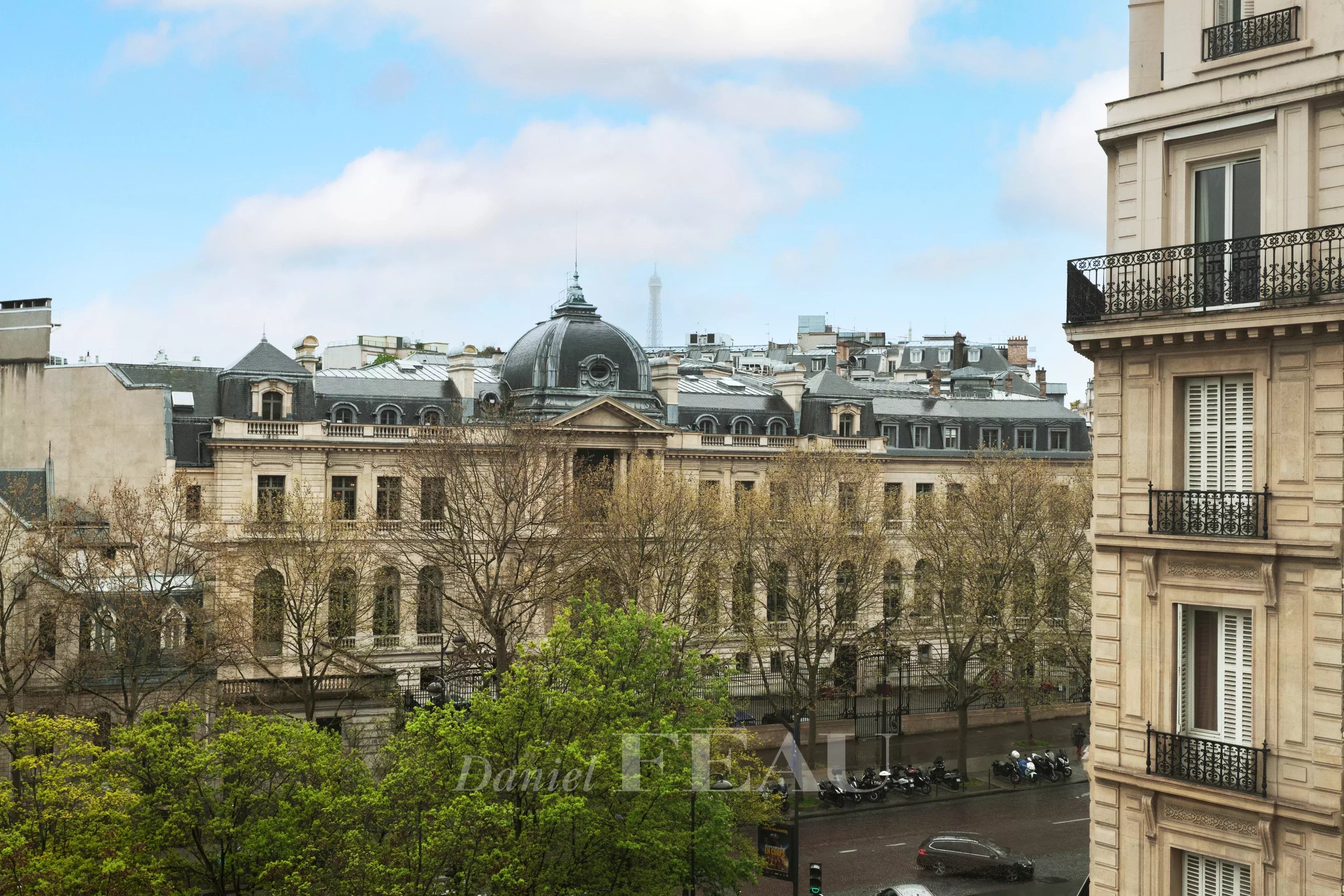 Sale Apartment Paris 8th