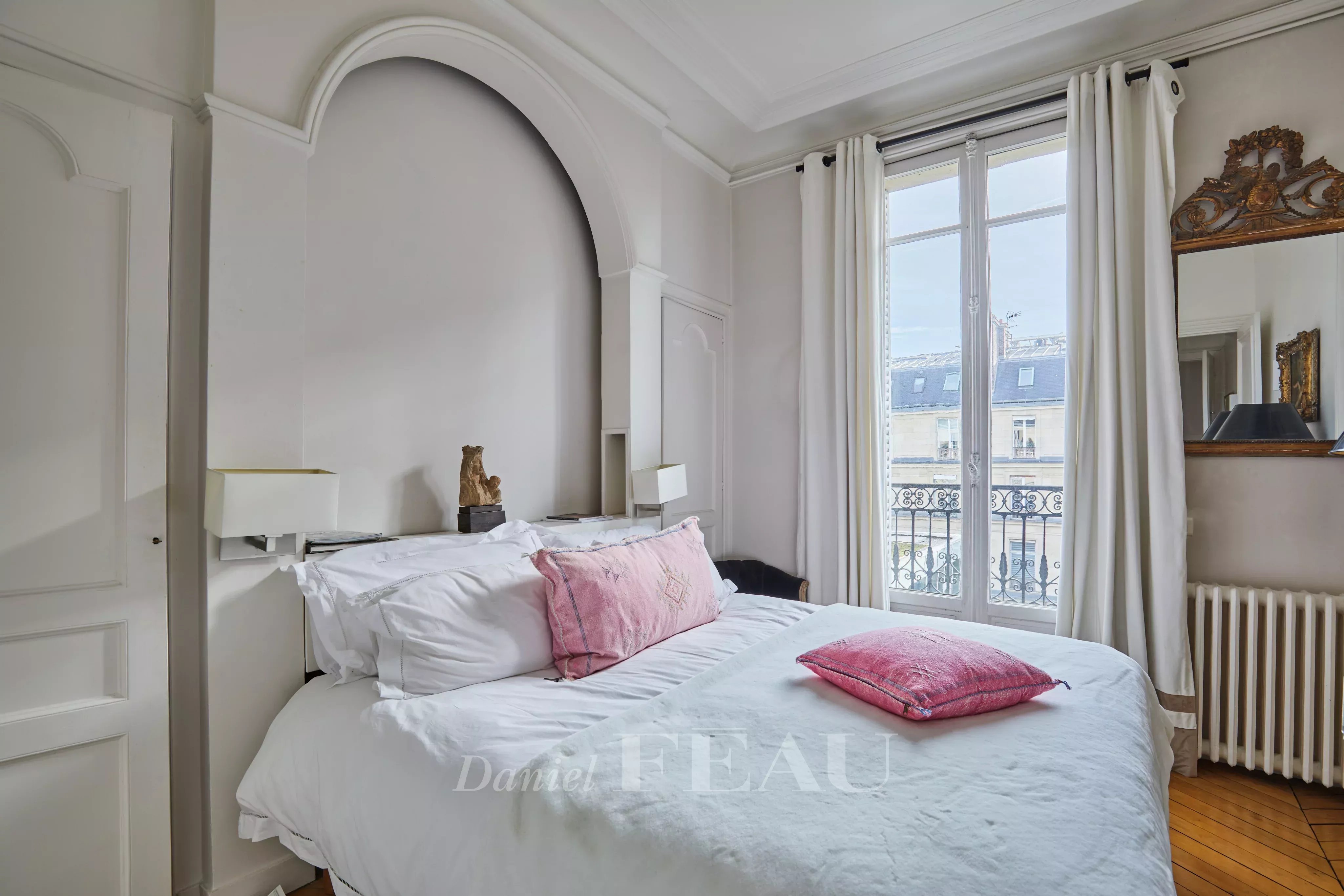 Sale Apartment Paris 8th