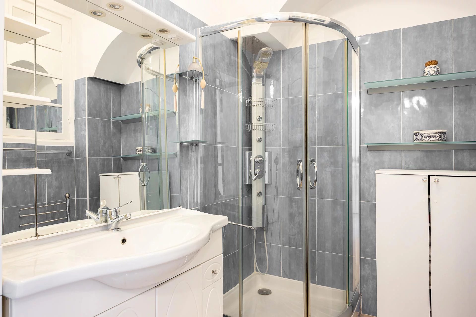 Location d'appartement à long terme - Promenade des Anglais, Nice