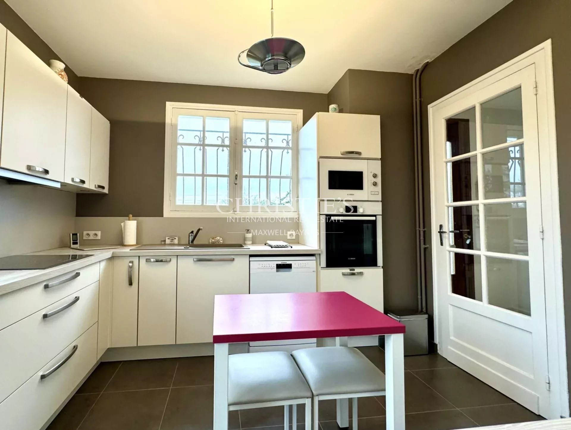 5 Bedroom Villa/Townhouse's Image 4