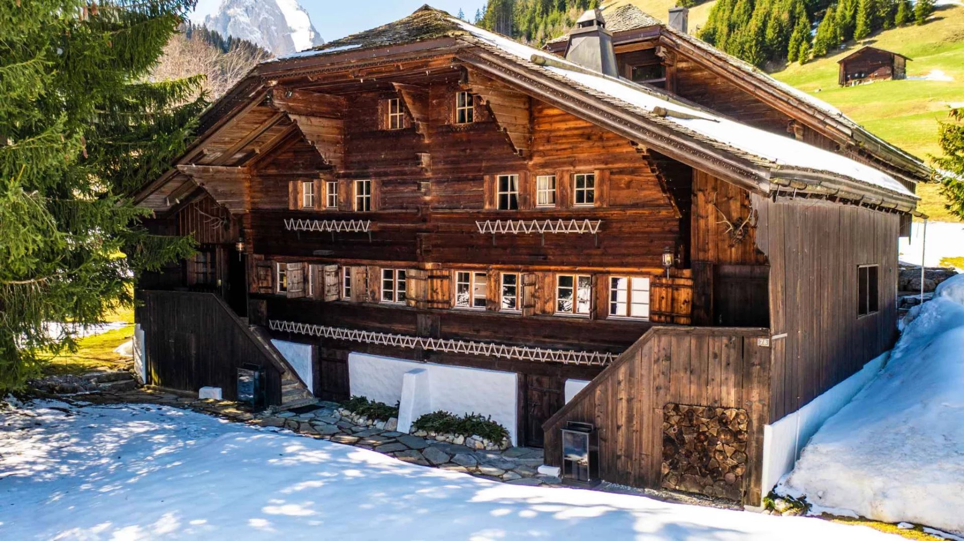 Luxueux chalet ski-in ski-out à proximité immédiate de Gstaad