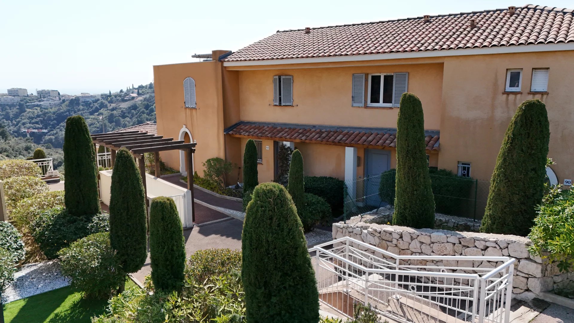 ST ROMAN DE BELLET - DOUBLE TERRASSE - GARAGE - PISCINE
