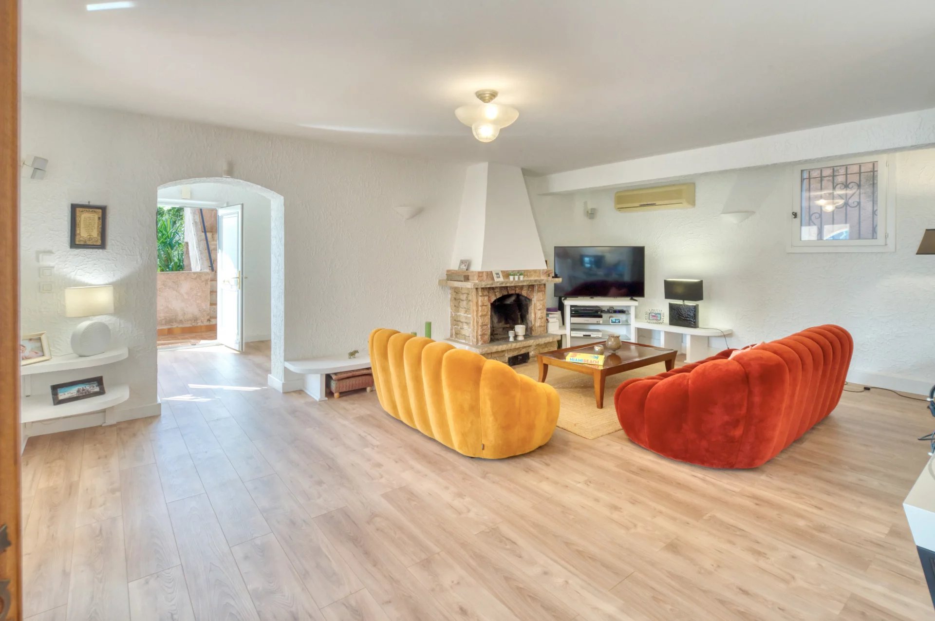 Èze – Villa de Prestige avec Vue Mer et Fort Potentiel – À 6 km de Monaco