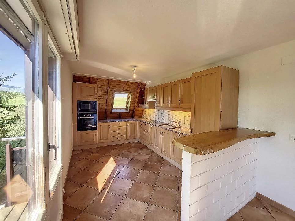 Opportunité pour Investisseurs : Immeuble avec 3 Appartements Spacieux !