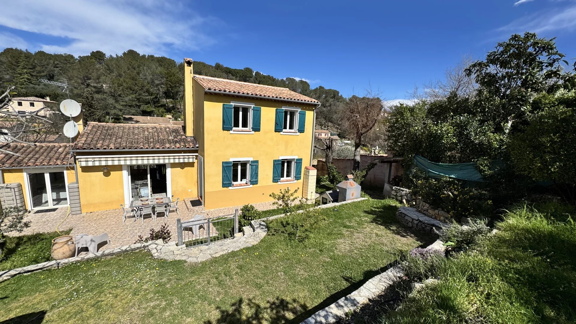 Villa avec piscine et garage
