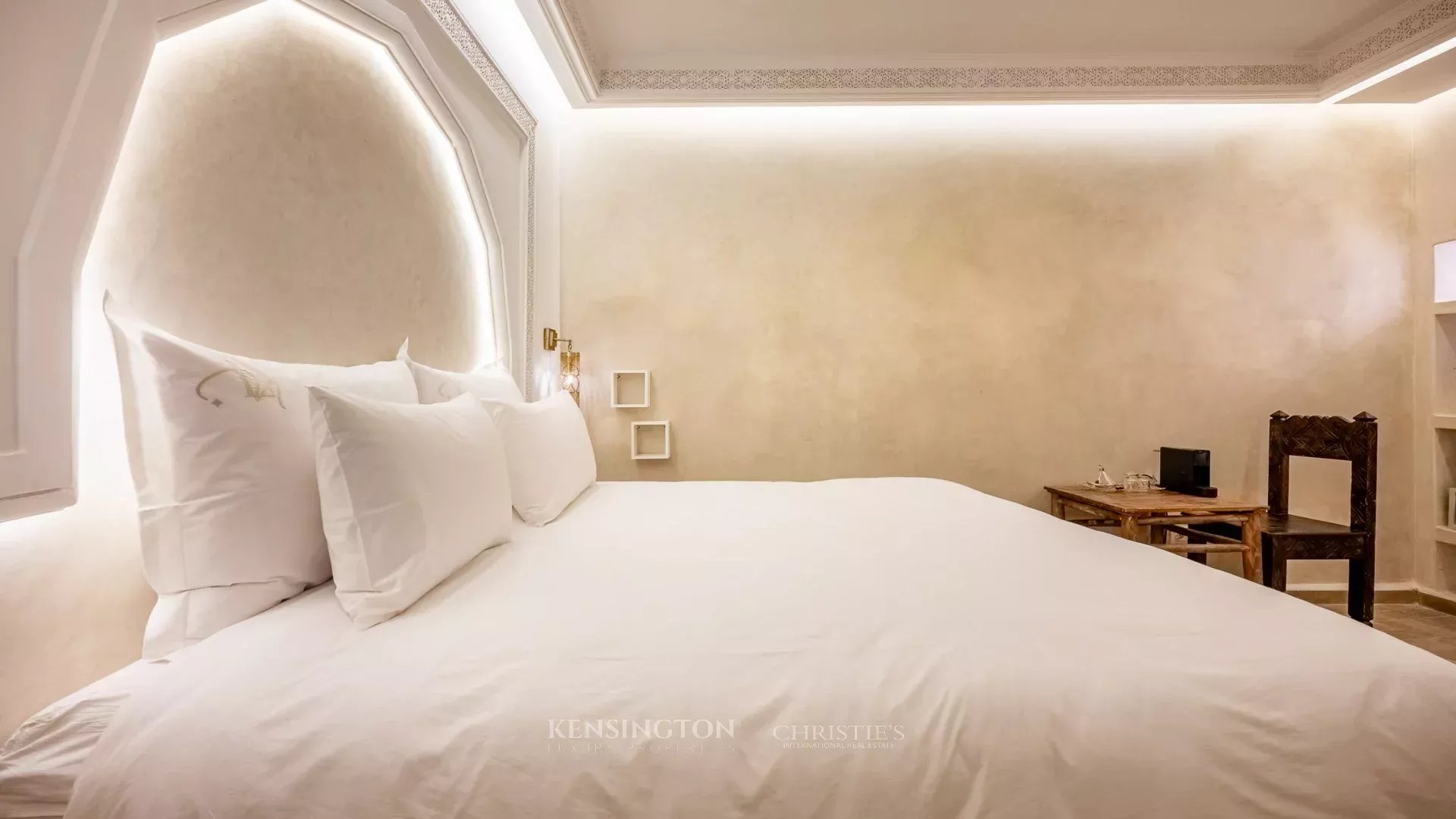 8 Bedroom Villa/Townhouse's Image 38