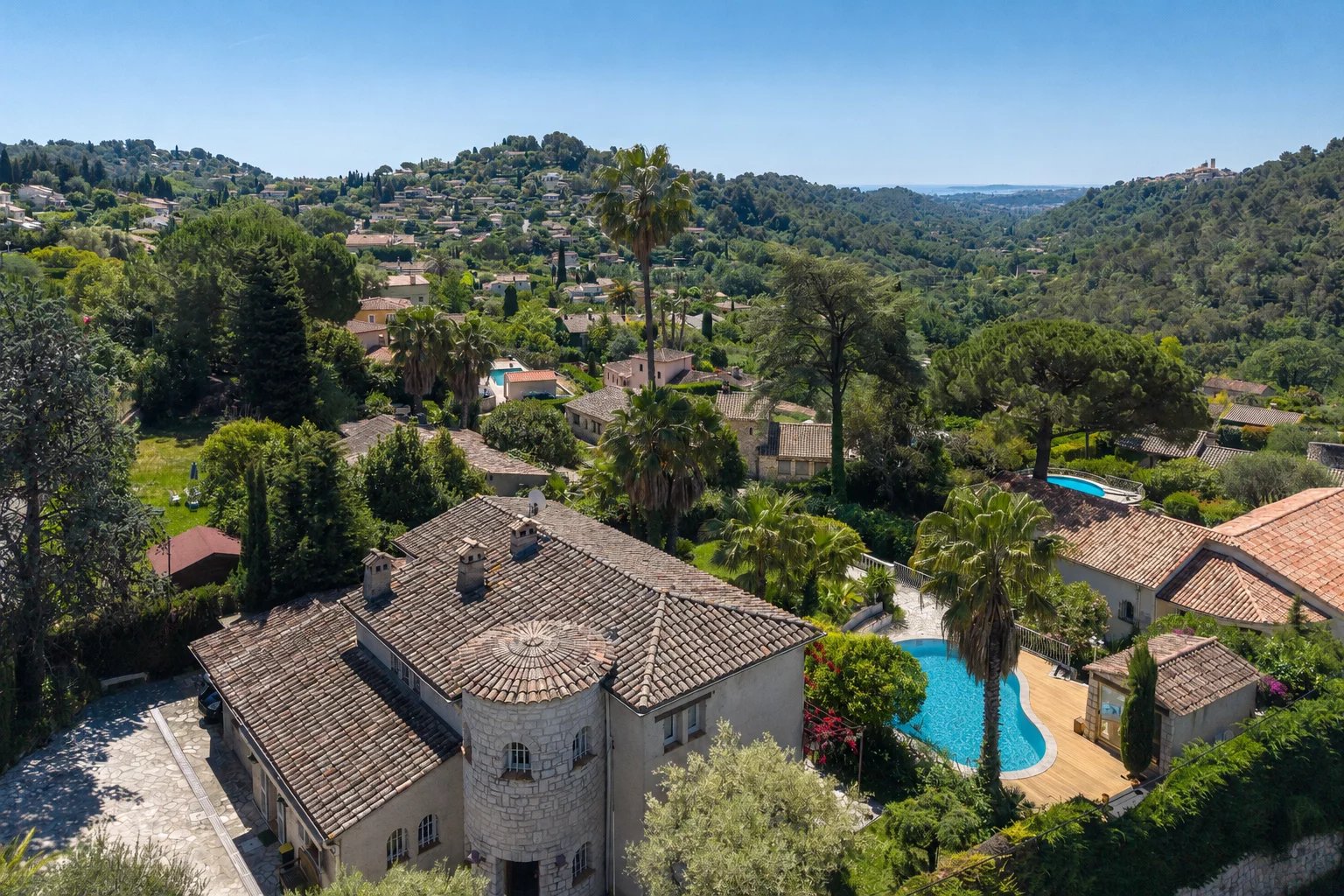 Belle villa familiale avec vue mer et vue sur Saint-Paul de Vence