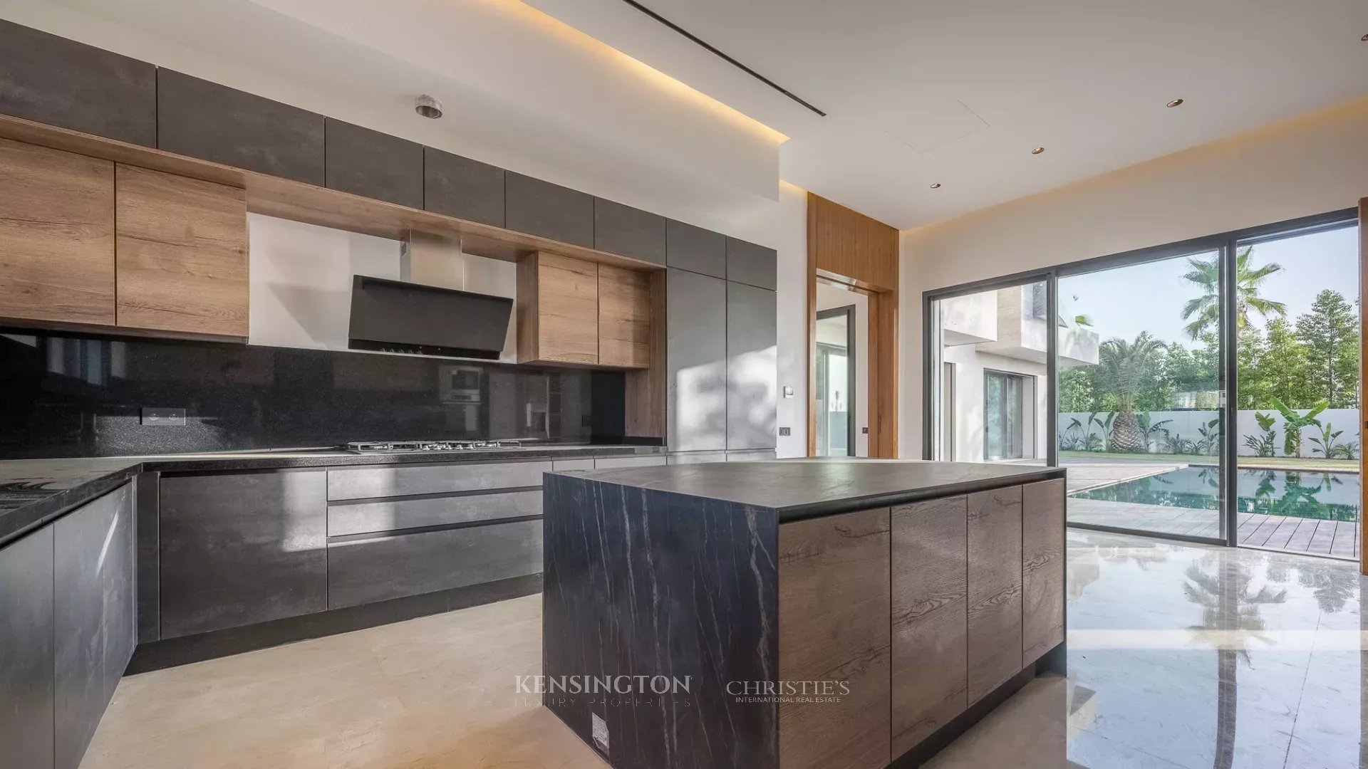 5 Bedroom Villa/Townhouse's Image 9