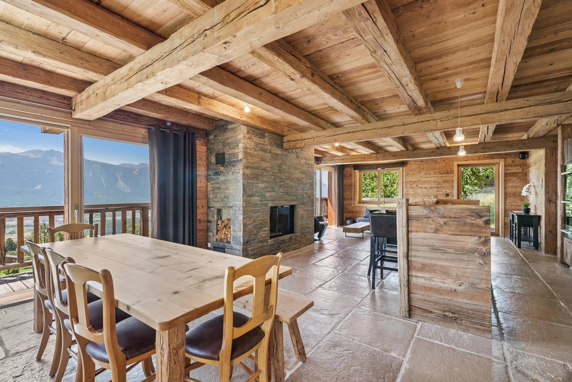 Chalet de charme avec vue panoramique sur les Dents du Midi
