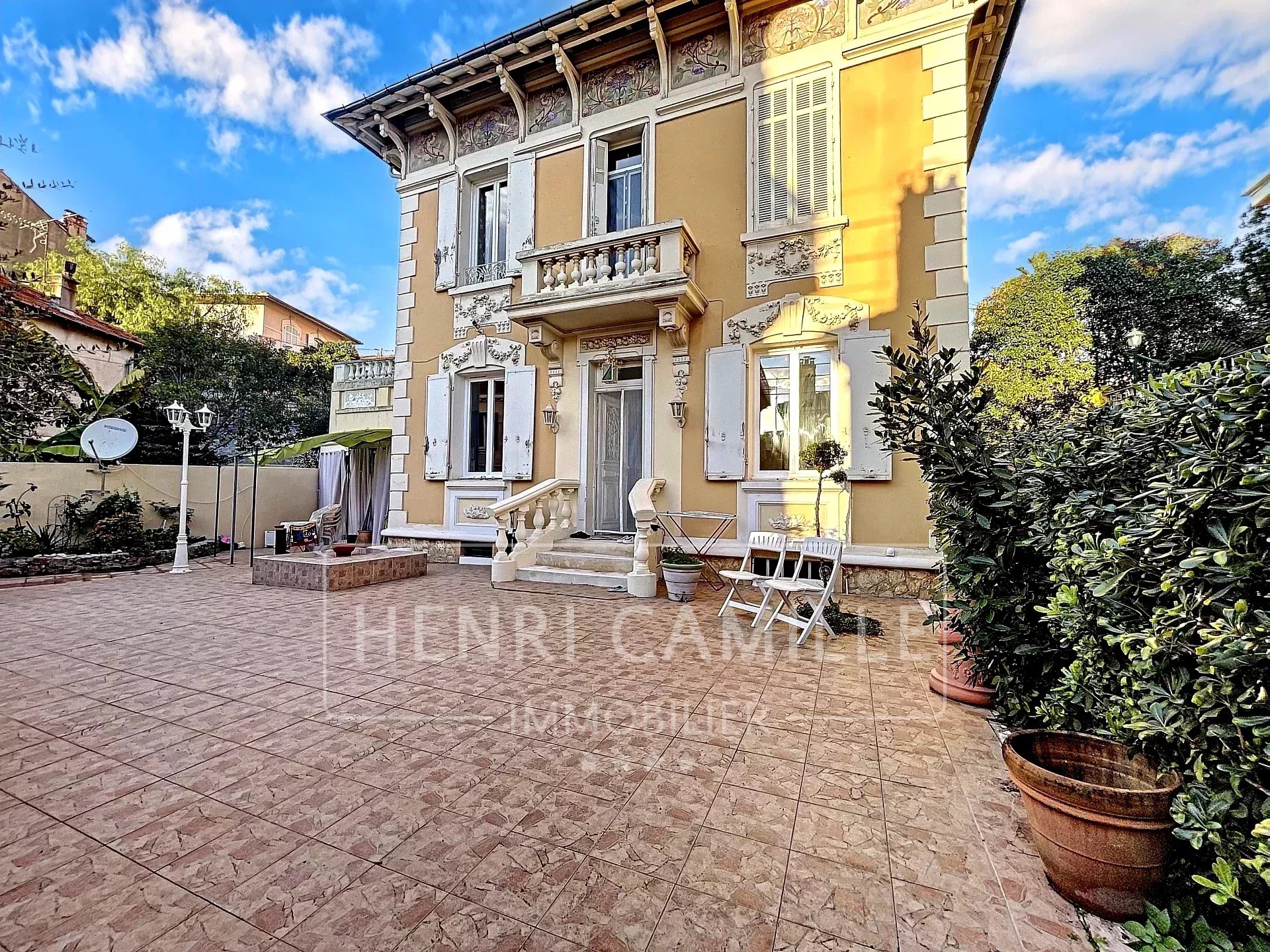 Agence immobilière de 