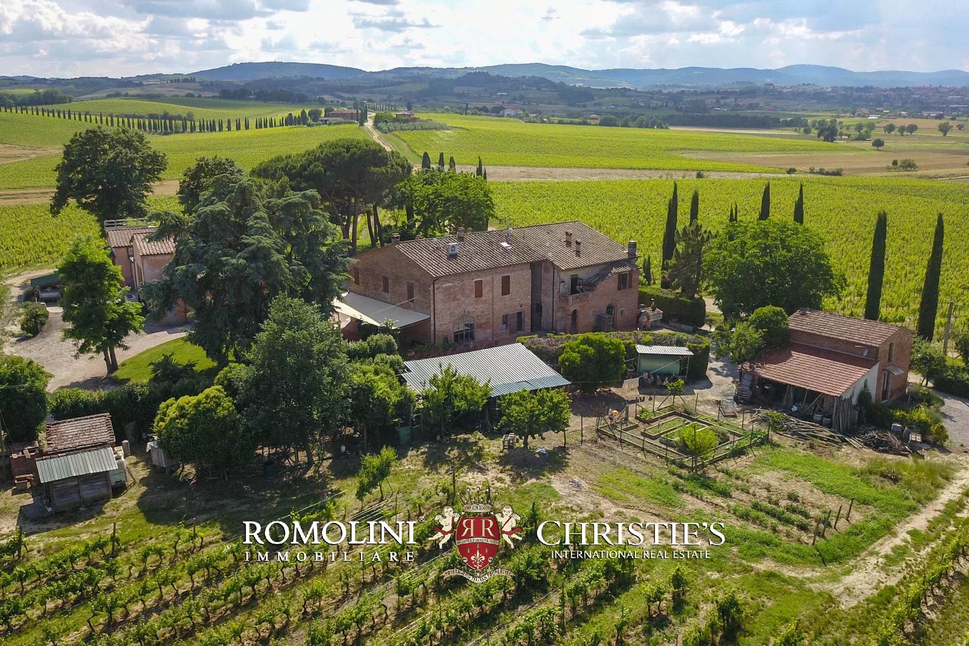 34 Bedroom Vineyard's Image 25