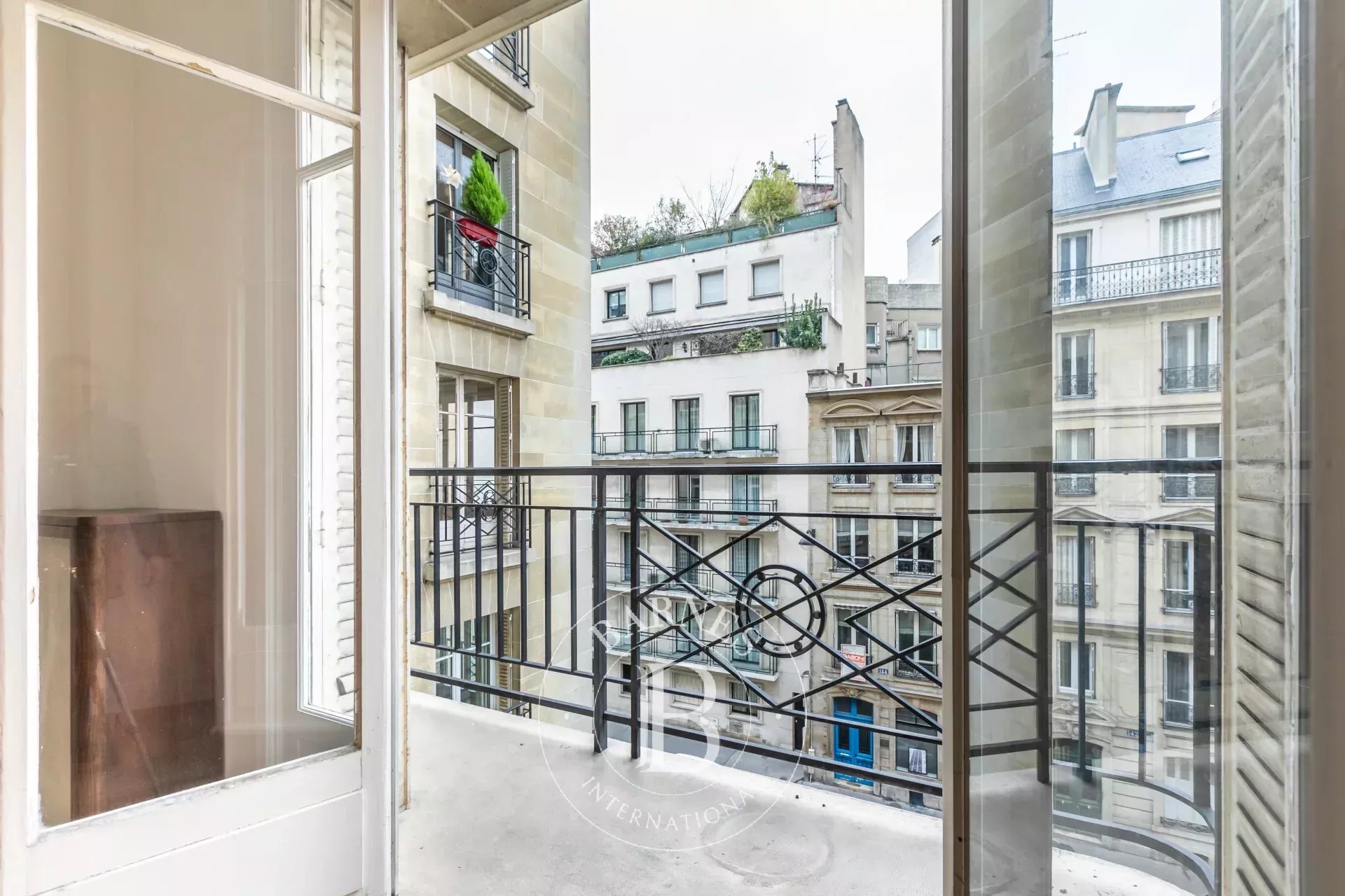 Exclusive - Paris 16 - Rue de la Tour - 2 bedrooms - Plenty of natural light - picture 7